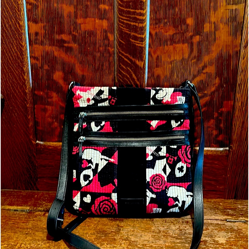 Vera Bradley Disney Alice In Wonderland Crossbody